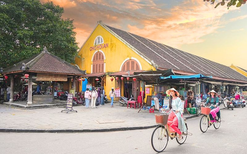 Thiên đường ẩm thực và mua sắm với không khí sôi động